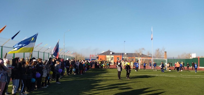 Стадион школы №50.jpg Стадион школы №50.jpg