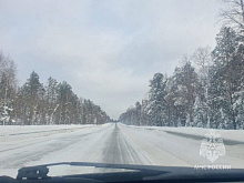 Водителей в Бурятии предупреждают о снежных заносах и накате