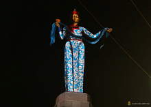 Свет и проекция: В Улан-Удэ нарядят скульптуру «Гостеприимная Бурятия» 