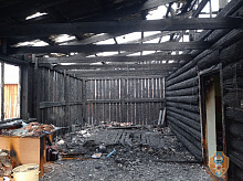 В Бурятии женщина спаслась из горящего дома через окно